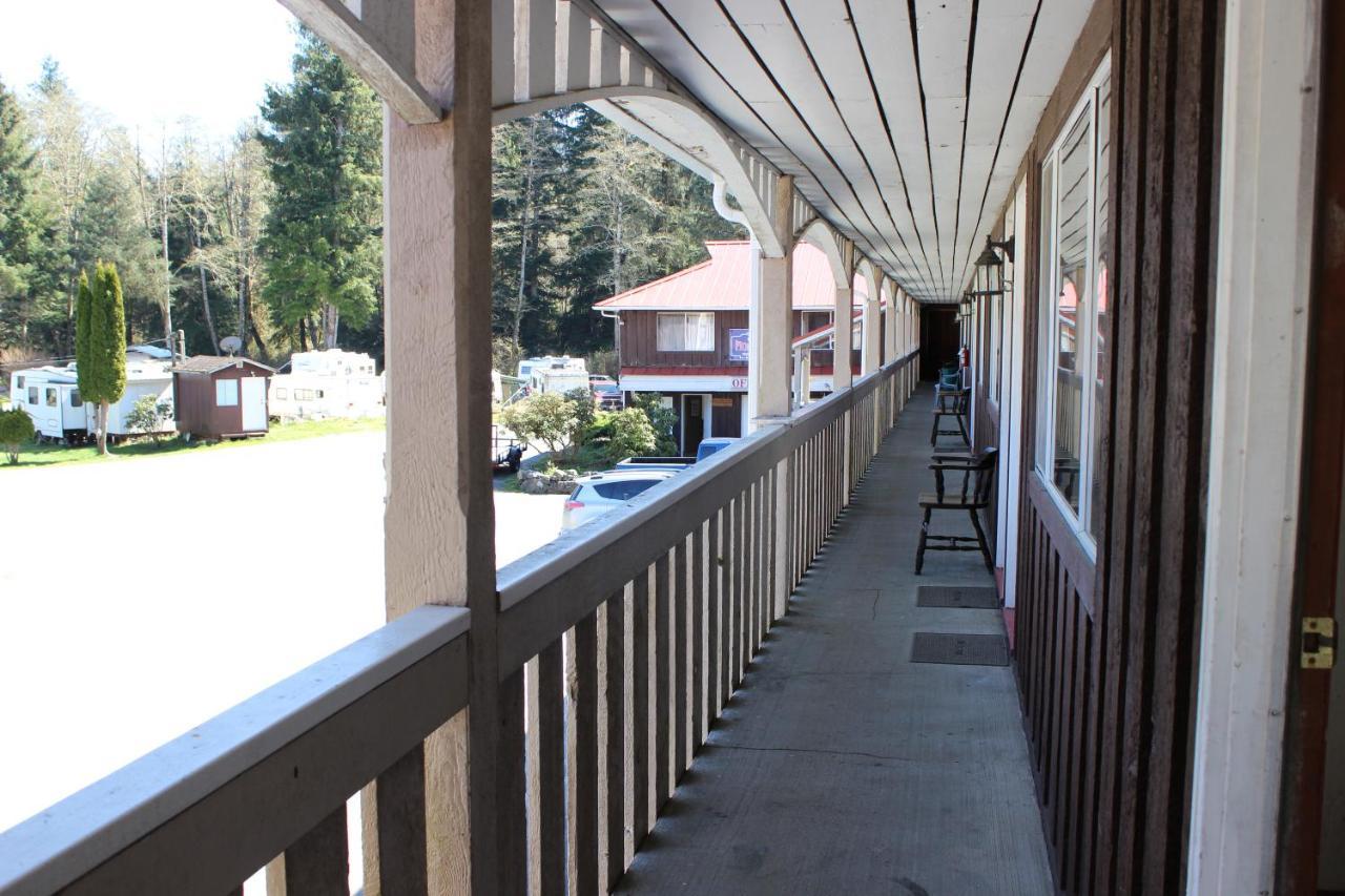 Pioneer Inn By The River Port Hardy Extérieur photo