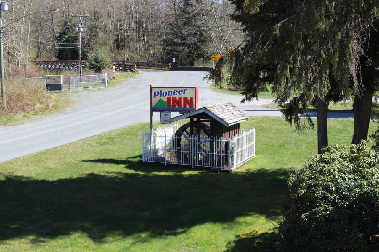 Pioneer Inn By The River Port Hardy Extérieur photo